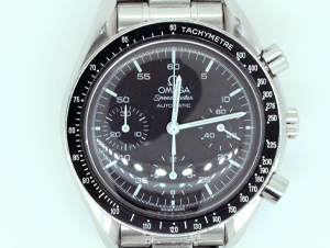 OMEGA オメガ スピードマスター手巻きのオーバーホールとガラス及びリューズ交換修理・料金の紹介です。
