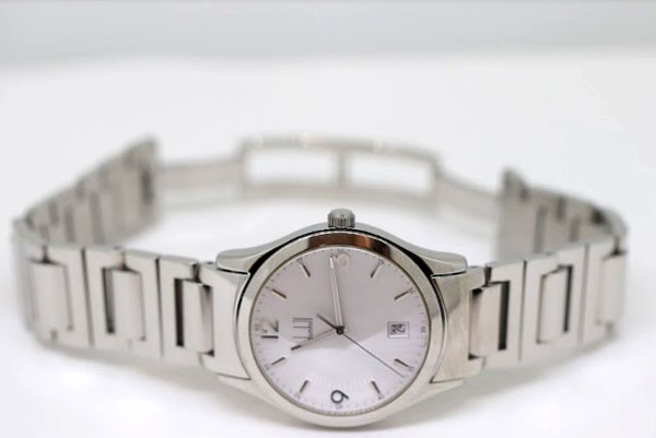 Dunhill ダンヒル　オーバーホール・研磨仕上げ・リューズ交換・ベルト溶接修理・料金の紹介です。