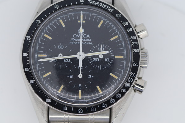 オメガ スピードマスター 分解調整、プッシュボタン修理　料金のご紹介