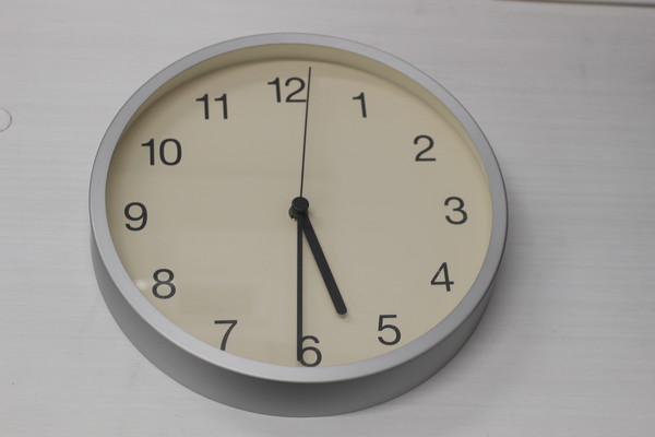 円形掛け時計　ムーブメント交換　料金のご紹介